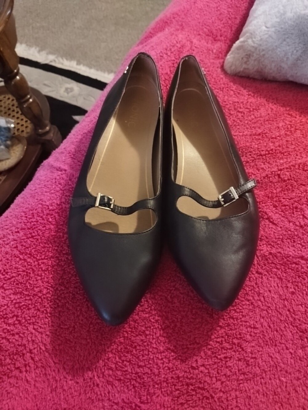 Viconic Wone Black Leather Pointed Toe Flats Sz 10